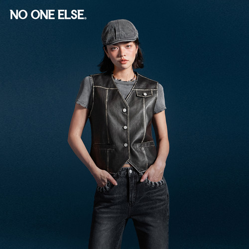 NO ONE ELSE撞色V领仿皮马甲女2026年春秋新品个性别致无袖上衣