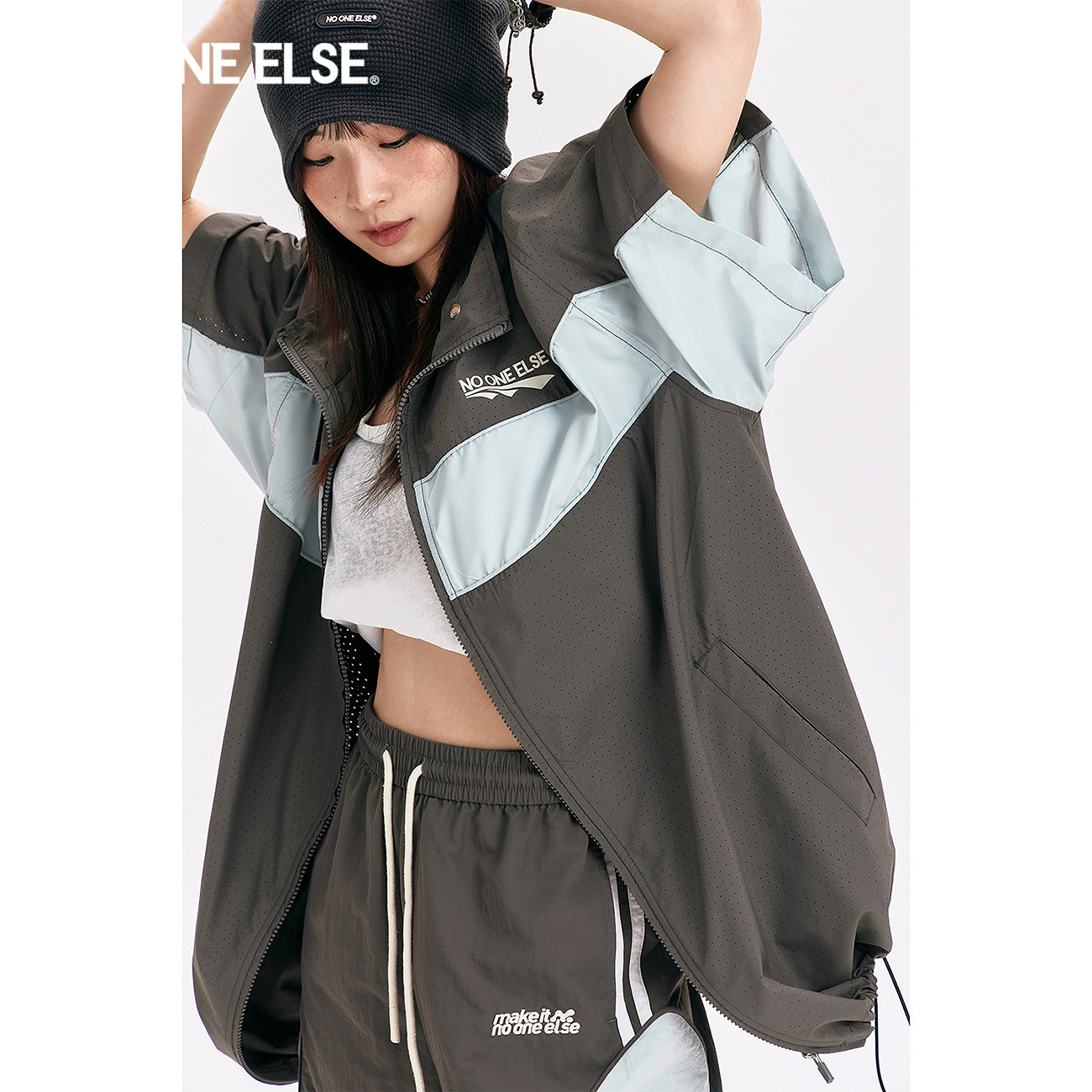 NO ONE ELSE拼接字母夹克女士2026夏季新款印花立领短袖机能外套