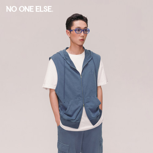 NOONEELSE刺绣字母连帽马甲