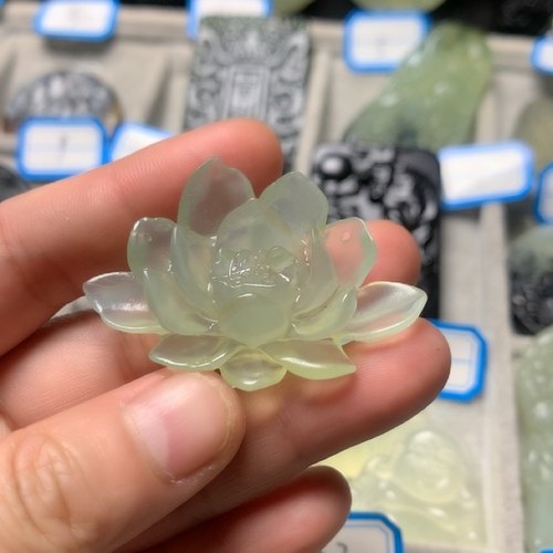 岫玉荷花莲花吊坠