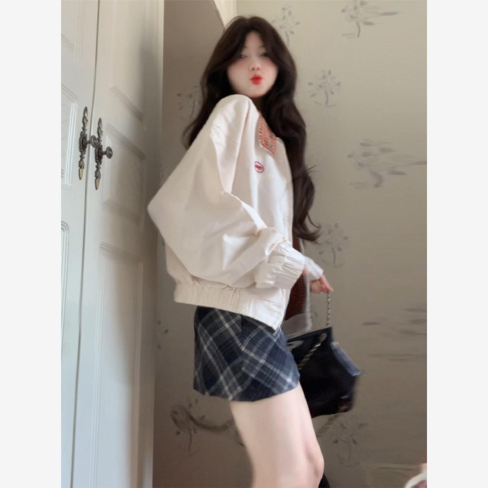 早秋季2025新款爆款韩系巨好看独特漂亮上衣白色短外套女春棒球服