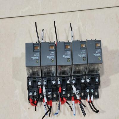 议价继电器 RXM24VDC 带底座RXZE1M可维修