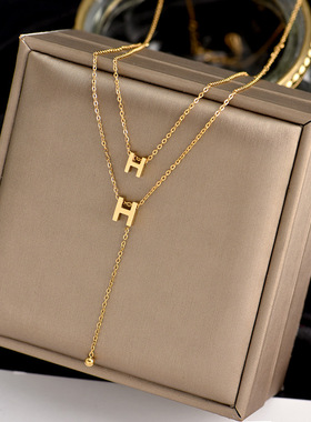 2021年新款欧美爆款双层项链小字母h钛钢不掉色流苏百搭双h项链