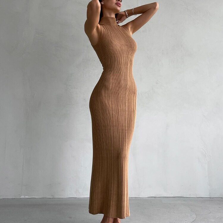 Knitted sleeveless tight fitting skirt medium length dress
