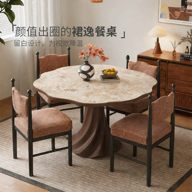 凡尔赛宫廷裙逸餐桌中古风2026新款岩板家用吃饭桌实木高级感餐厅