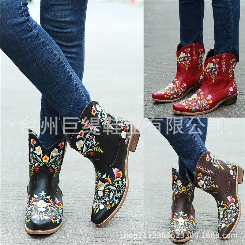 现货当天代发 2021秋冬外贸新款大码刺绣尖头女式马丁靴boots