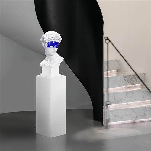 现代大卫人像雕塑玻璃钢抽象人物摆件克莱因蓝坐姿兔子样板房饰品,家居饰品,装饰摆件,淘宝优惠券,粉丝福利购,淘宝优惠卷