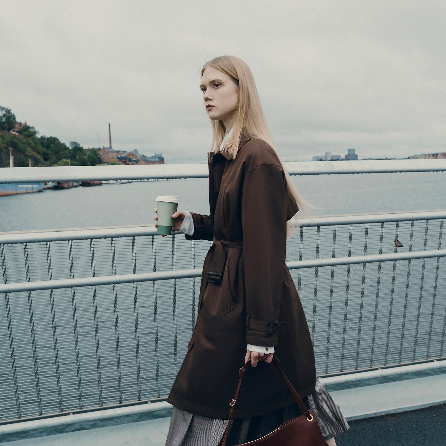 Fabrique 90白鹅绒乌木棕腰带加厚风衣长款羽绒服2026年秋冬新品