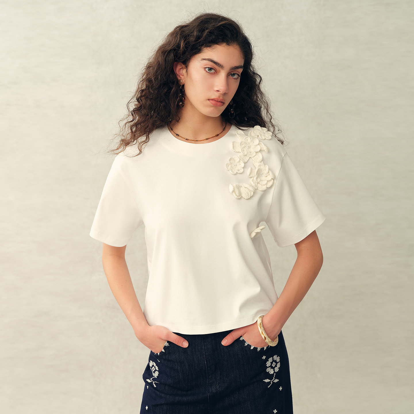 Fabrique 手工花朵纯棉前短后长圆领短袖上衣T恤女2026年夏季新品