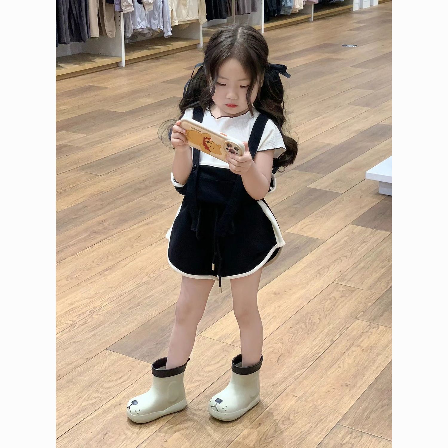韩版女童2025夏季新款黑色休闲运动背带短裤女宝宝线条边短袖上衣