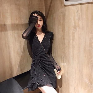 春秋2026款女新款港味复古V领显瘦高腰Chic裙子亮片鱼尾连衣裙潮