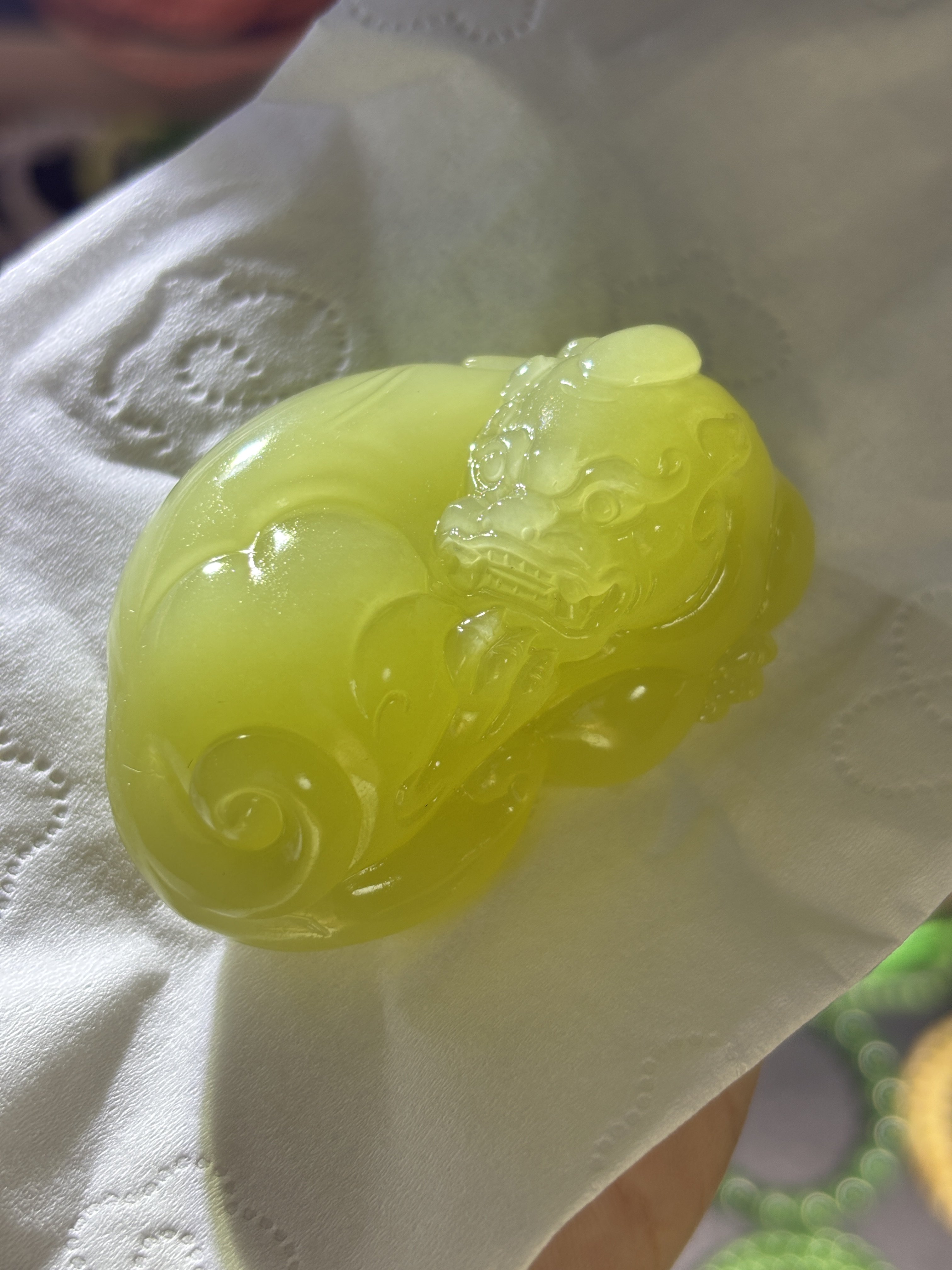 和田玉且末正黄立体回头貔貅