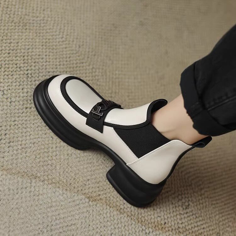 粗跟马丁靴女字母型圆头白色靴子