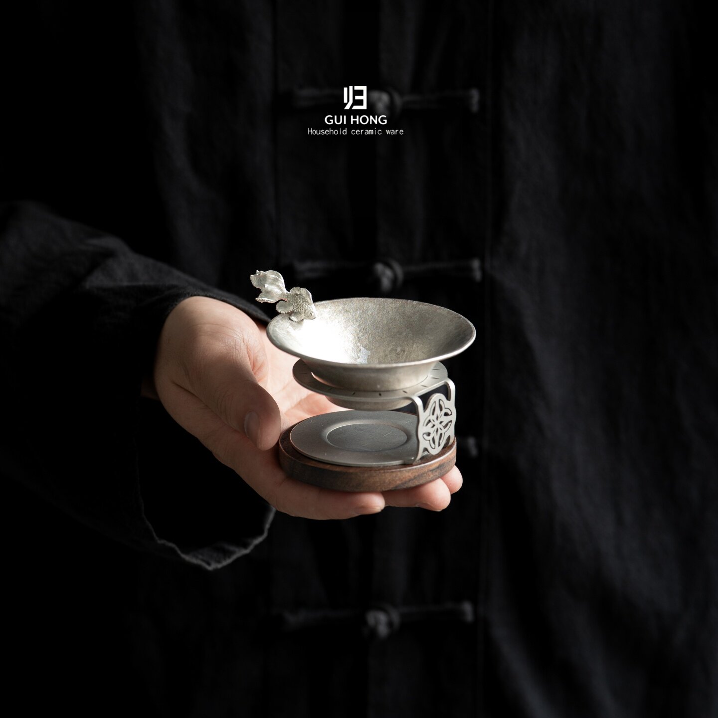 归鸿纯钛鱼趣茶滤套组 锦鲤造型茶漏带底座 家用茶道茶水分离器图片