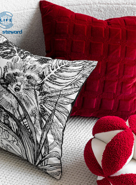 轻奢沙发抱枕红色丝绒小浣熊皮革贴布靠垫套cushion cover pillow
