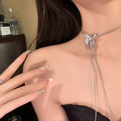 甜酷辣妹风可调节抽拉式蝴蝶项链