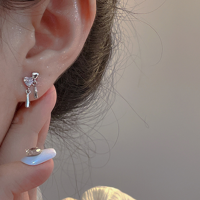 高级感小众设计水滴耳钉