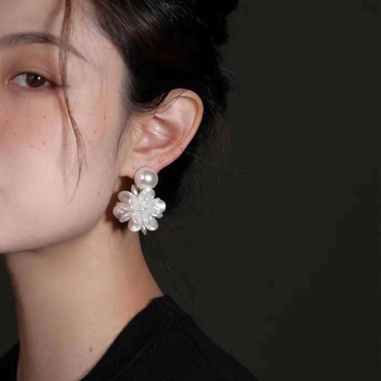 绣花球小众设计耳钉少女