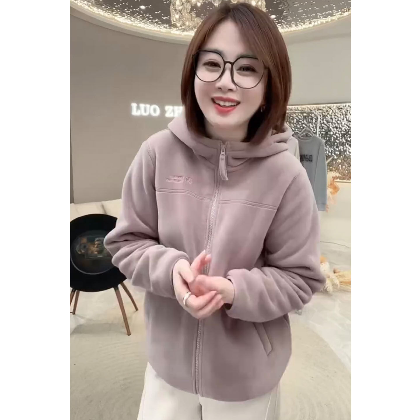 女士连帽加绒外套冬季保暖2025新款遮肚显瘦加厚上衣休闲百搭开衫