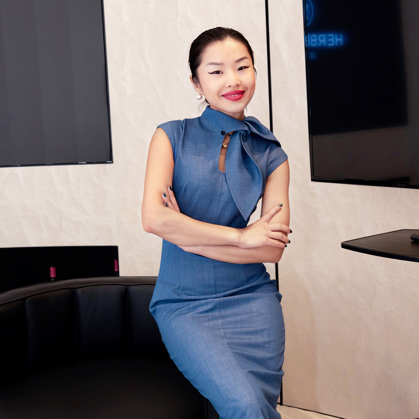 天丝麻混纺单宁牛仔设计感绑带领修身过膝水滴领时髦连衣裙