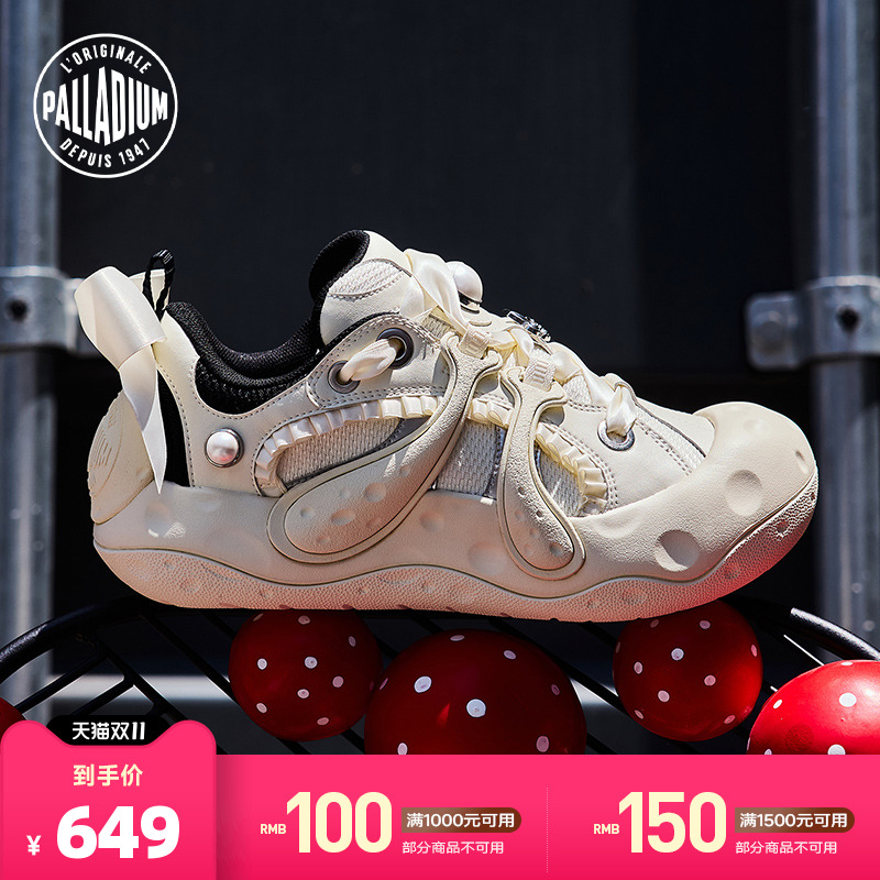 采用立体橡胶，立体的蘑菇部件呈现于鞋面