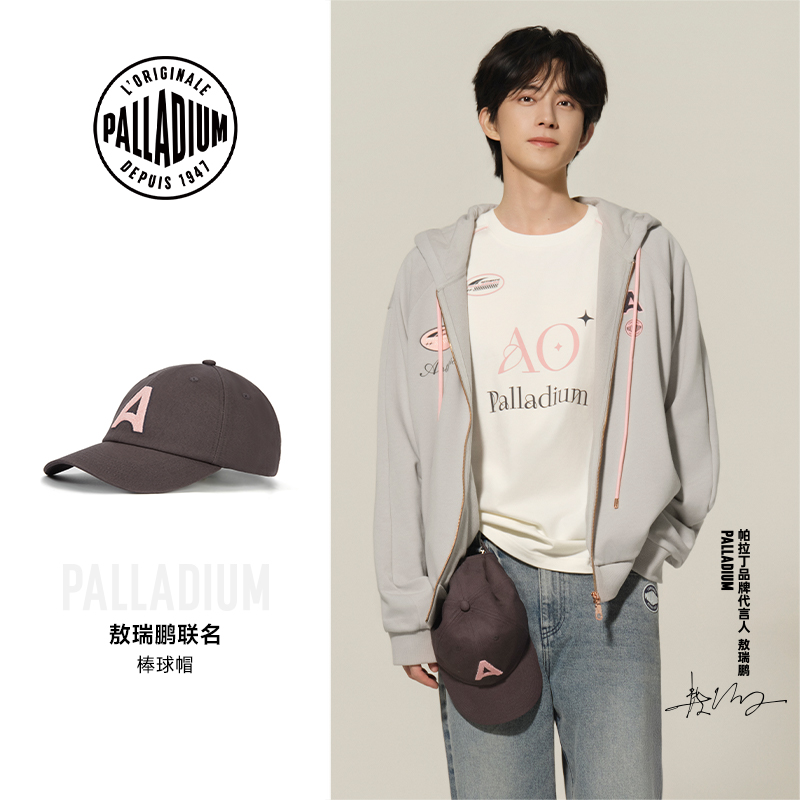 简洁的字母图案细节，包边毛巾绣工艺