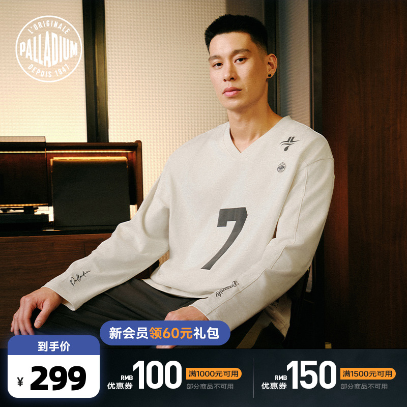 V领设计和醒目的数字印花，经典球衣风格