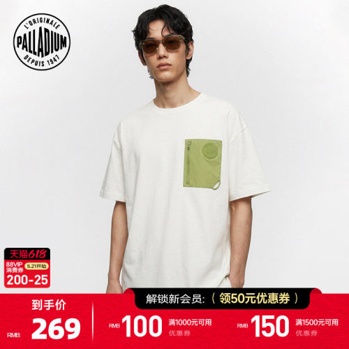 胸前撞色立体口袋设计，兼具实用性与辨识度