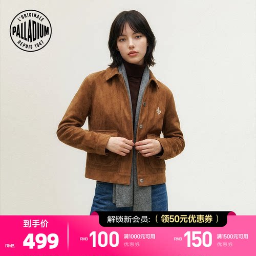 大容量口袋加以帽盖设计，专属金属纽扣