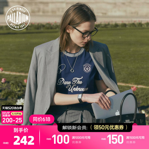 世界杯球衣条纹美学，搭配金色徽章与鸢尾花