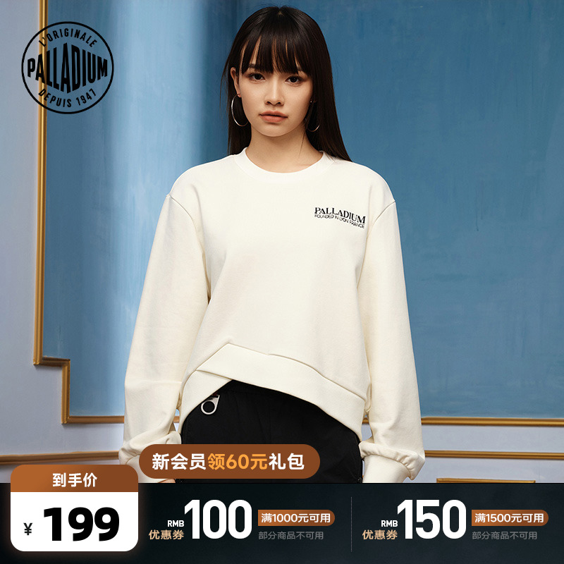 前胸简洁印花设计，修饰身形比例