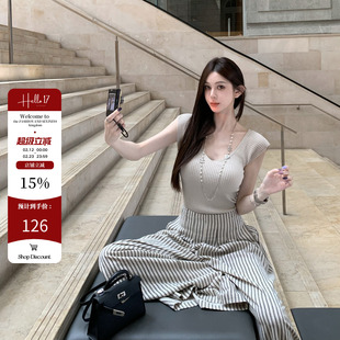 Hello 17「超绝姐感」修身弹力桃心V领针织短袖收腰T恤上衣