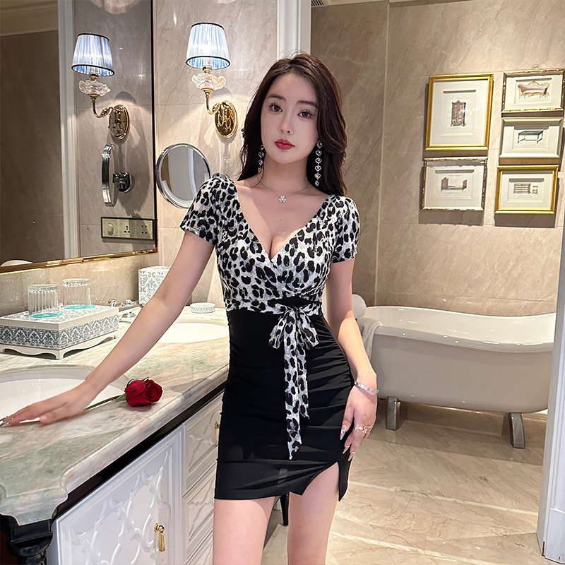 性感豹纹连衣裙女夏装新款设计感深v领低胸包臀夜场法式夜场短裙