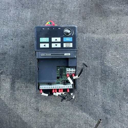 议价众辰变频器Z2400-1R5G拆机实物图功能包好