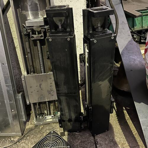 议价THK KR46 滑台。 总长550mm 行程300mm。丝可维修
