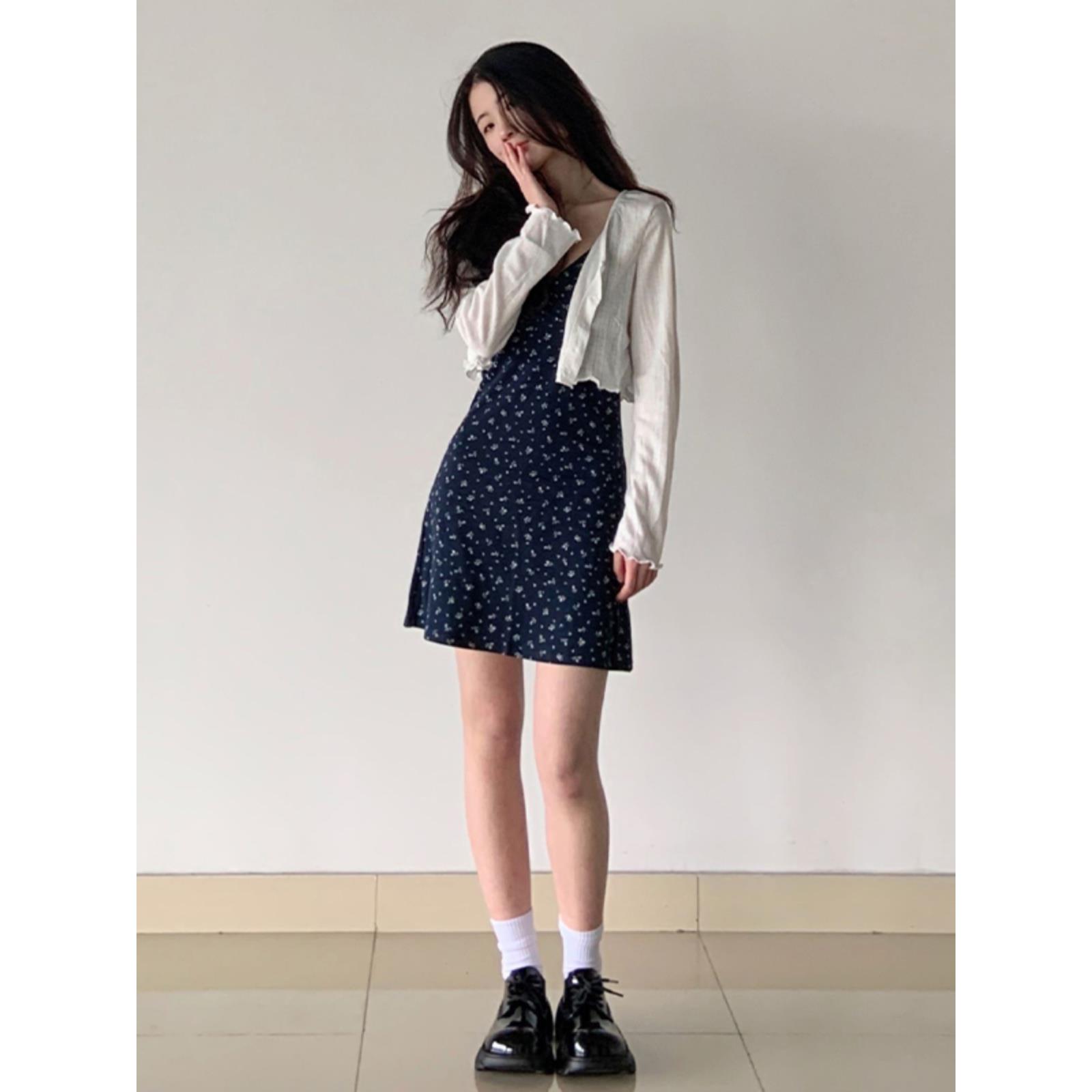 日系吊带碎花连衣裙子女早秋季穿搭茶歇法式开衫长裙收腰显瘦套装