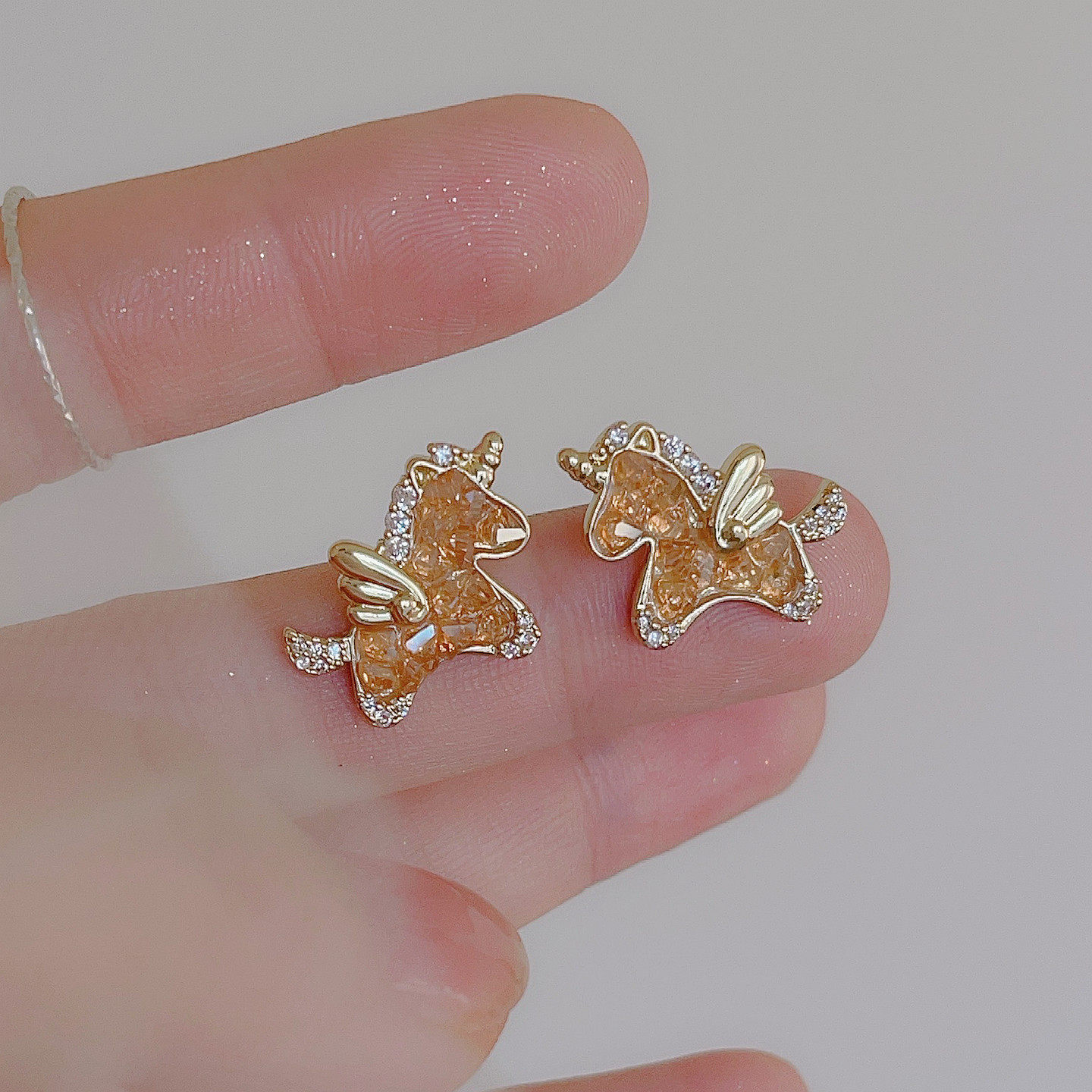 本命年香槟金色独角兽耳环女轻奢高级感精致新年耳饰品过年马耳钉,饰品/流行首饰/时尚饰品新,耳钉,淘宝优惠券,粉丝福利购,淘宝优惠卷