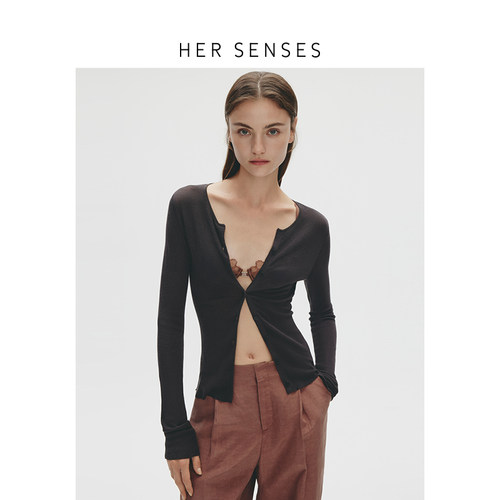 HER SENSES/何识时装系列简约休闲针织开衫WCD33