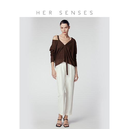 HER SENSES/何识时装羊毛针织挖肩上衣WPO23K2