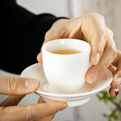 钰铨龙门德化白瓷上釉茶杯带杯垫