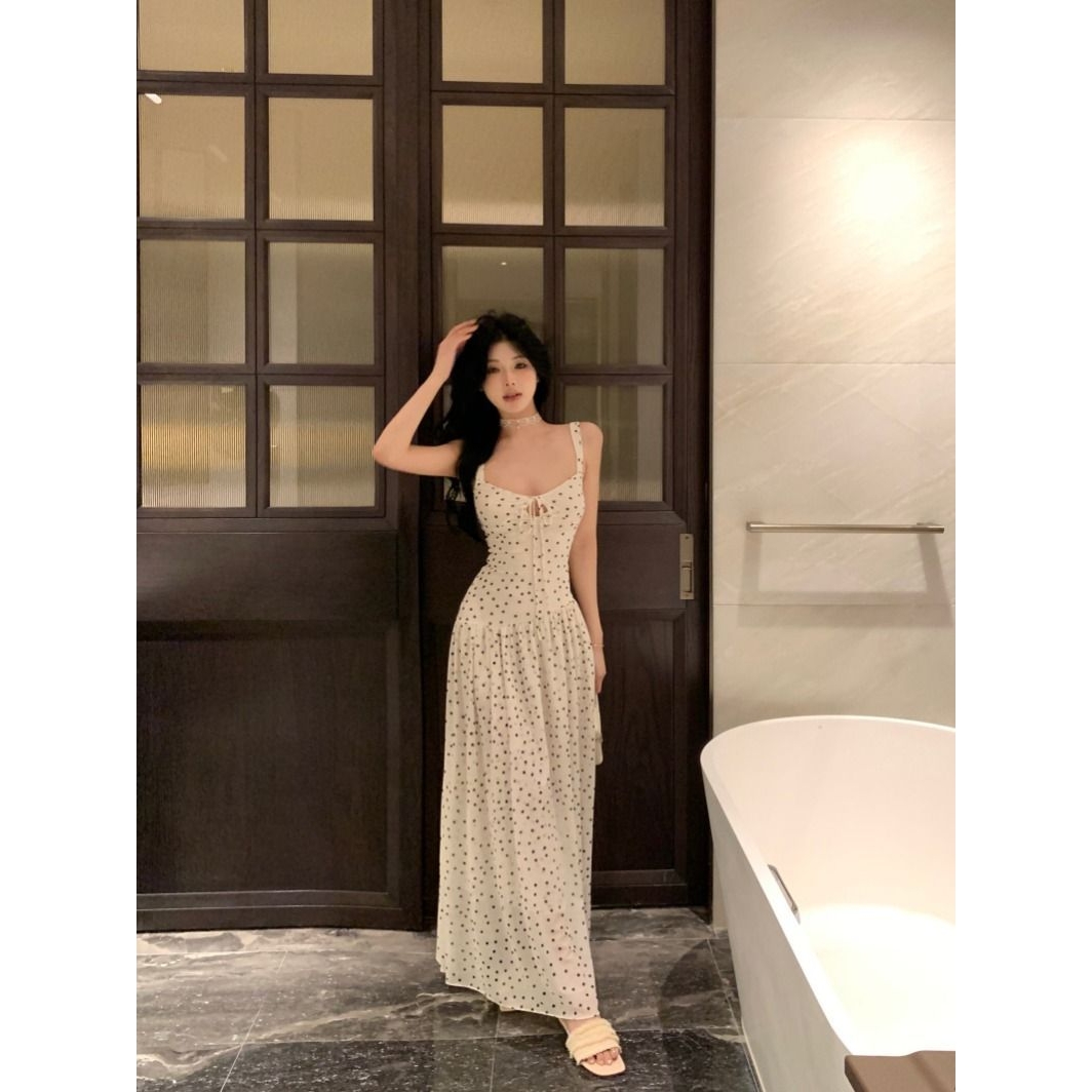 法式气质收腰波点吊带裙连衣裙女夏季海边度假风裙子系带A字长裙