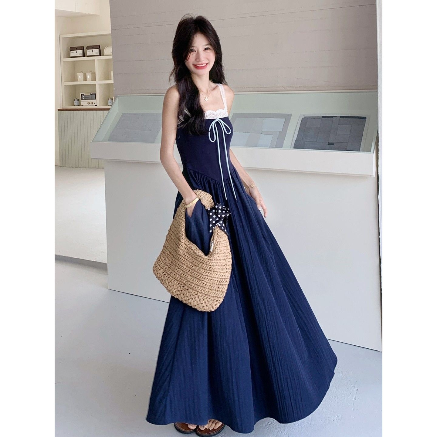 连衣裙设计感小众蕾丝拼接绑带吊带裙女夏季别致收腰显瘦a字长裙