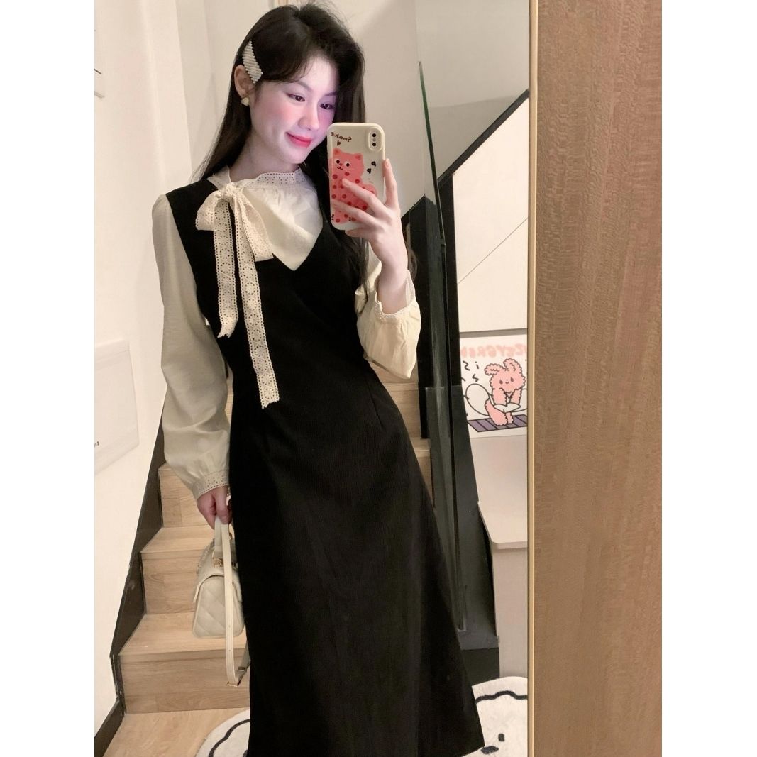 韩系优雅气质高级感V领背带连衣裙女春季显瘦小众温柔一整套穿搭