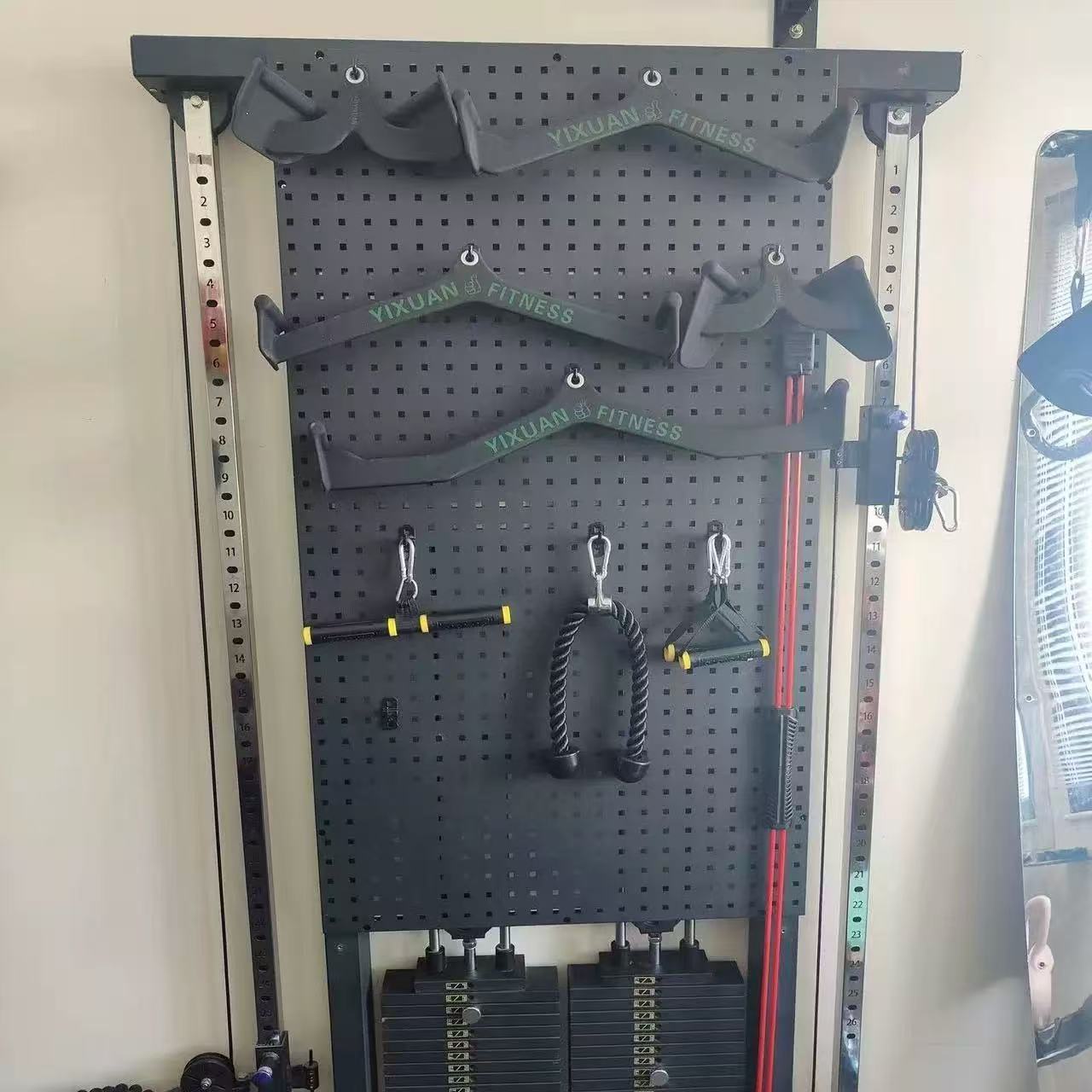 特厚金属洞洞板运动健身器材