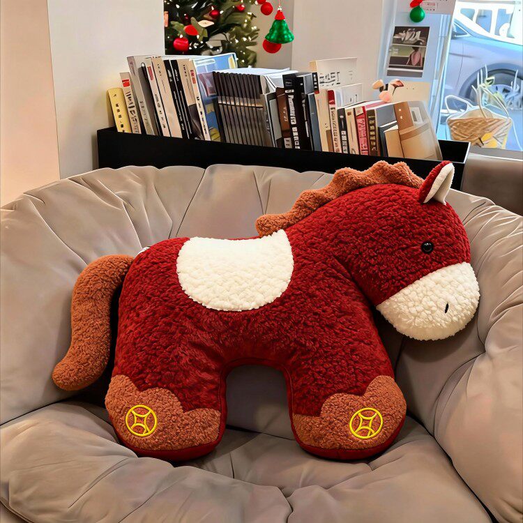 马年抱枕小马玩偶吉祥物公仔新年沙发靠垫2026年新款可爱毛绒玩具