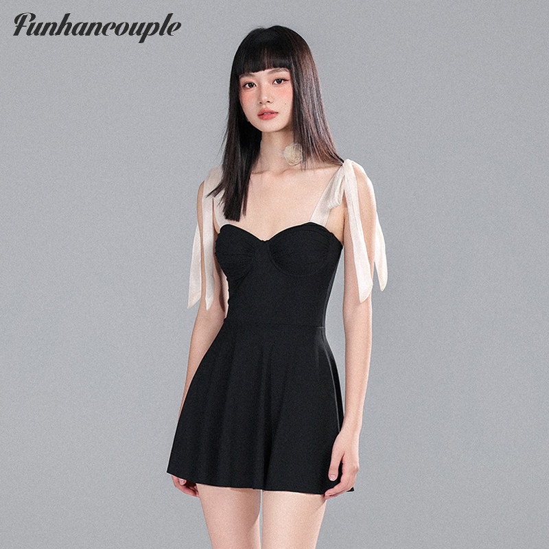 纯欲风少女保守显瘦泳衣