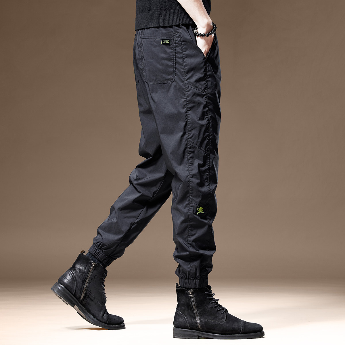 高端2025秋季加绒男士休闲裤宽松大码长裤速干美式运动束脚冲锋裤