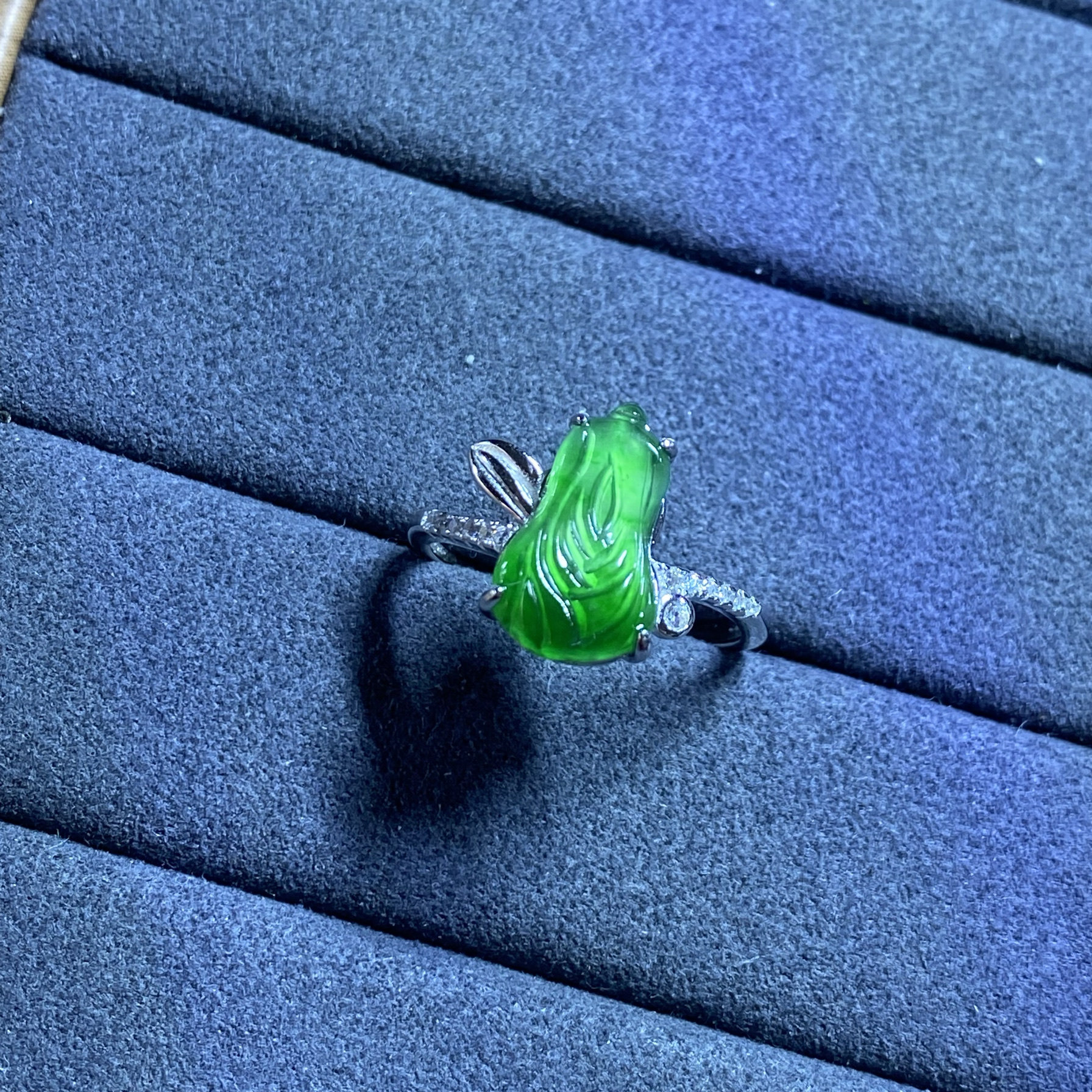 天然翡翠A货戒指S925银镶嵌镶嵌精美翡翠白菜颜色种水好