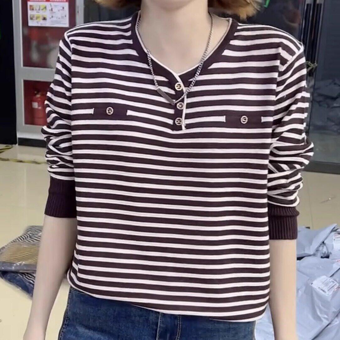宽松大码女装洋气V领长袖T恤2026春秋新款中年妈妈撞色条纹针织衫