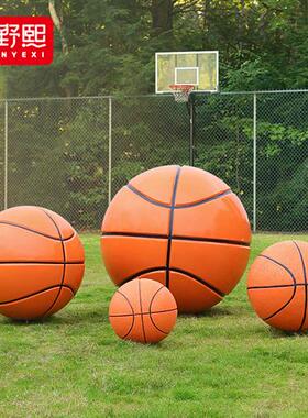户外景观小品仿真足球雕塑体育场学校草坪装饰摆件玻璃钢篮球模型